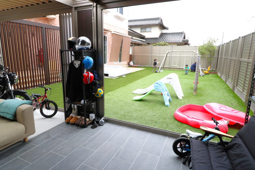 雲南市 外構リフォーム バイクや趣味用品を収納したガレージ