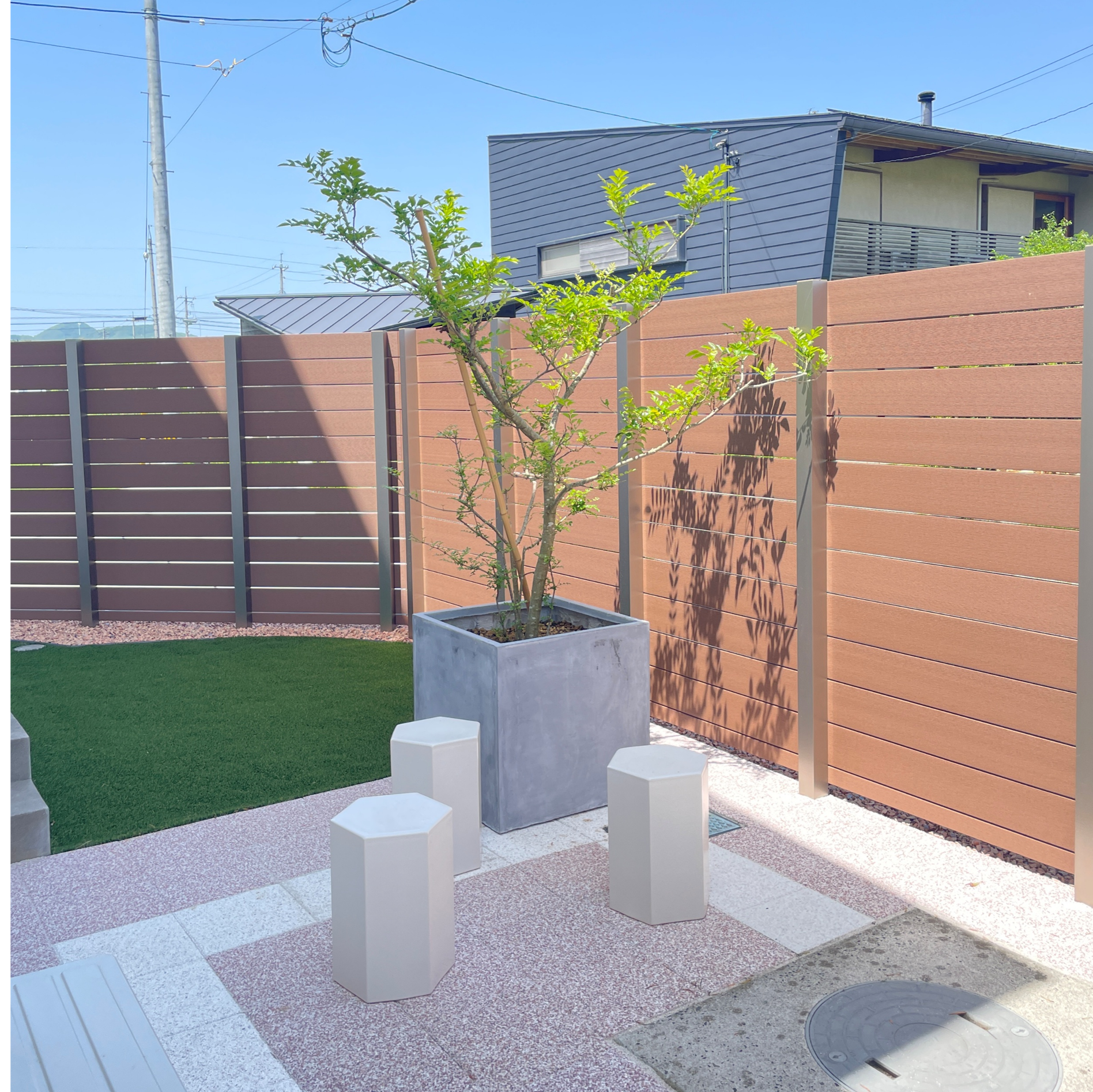 雲南市 外構リフォーム 人工芝と植栽で整備された庭