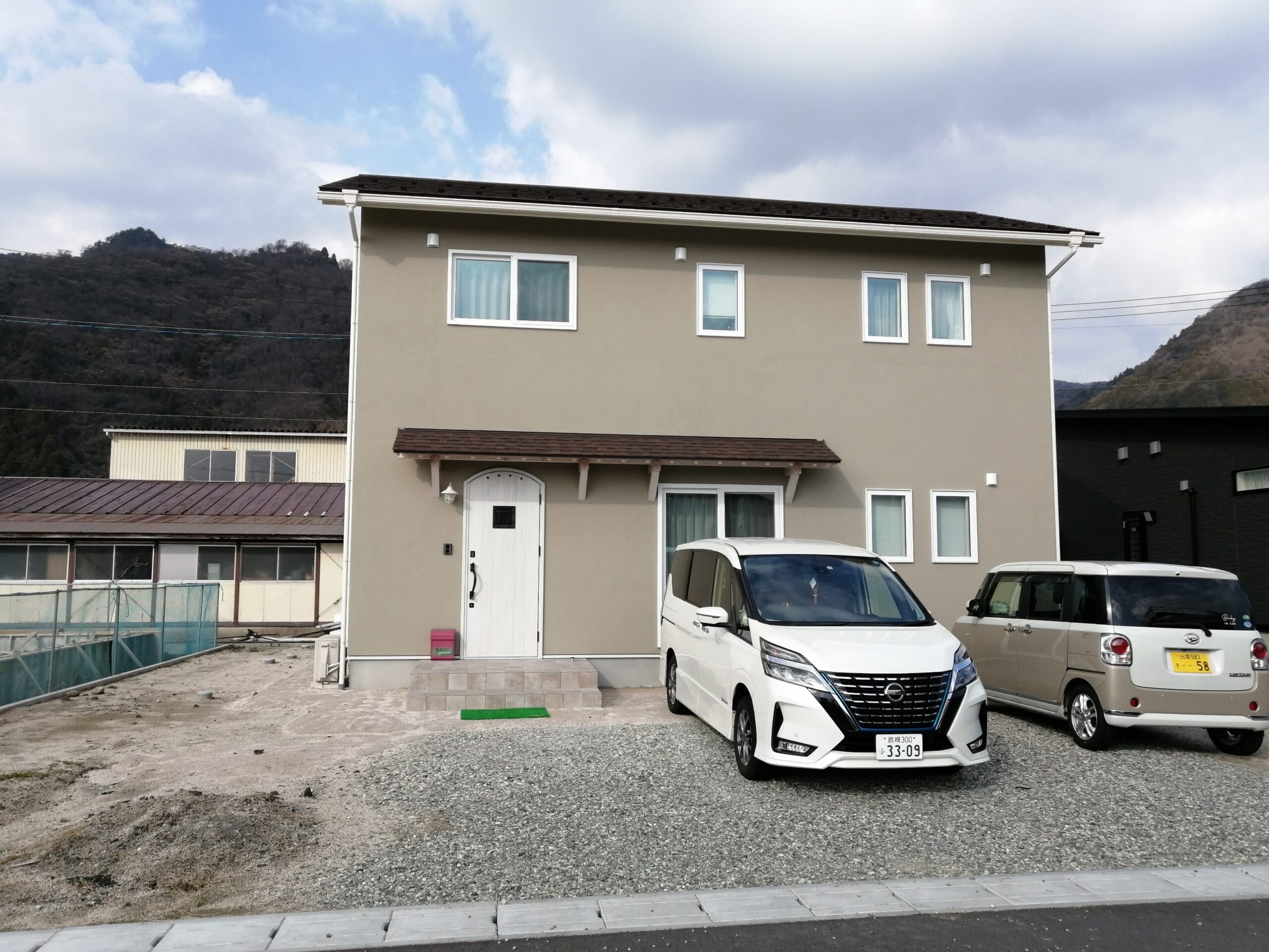雲南市 外構リフォーム前の駐車スペース