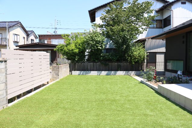 雲南市 外構工事 芝生を敷いた広い庭の事例
