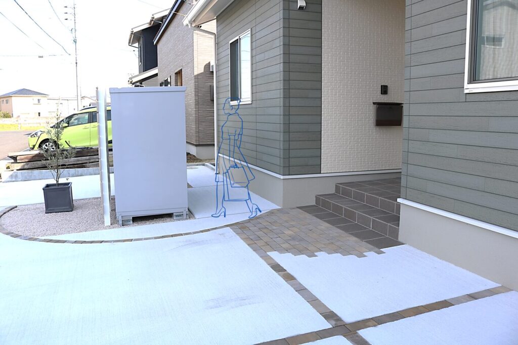 雲南市 木目調フェンス付き駐輪場 外構施工事例