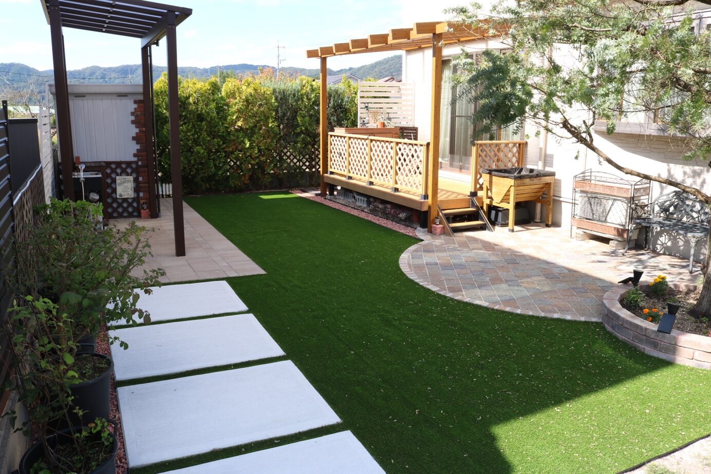 雲南市の住宅で子どもが安心して遊べる人工芝の庭施工例