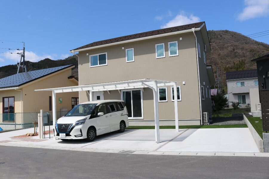 雲南市 外構工事 デザインブロックで区切られた駐車スペース