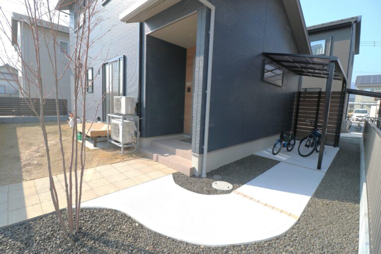 雲南市 サイクルポート設置工事 シンプルで使いやすいデザイン