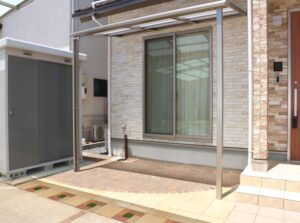 雲南市 外構工事 物置とおしゃれな舗装材を組み合わせた庭