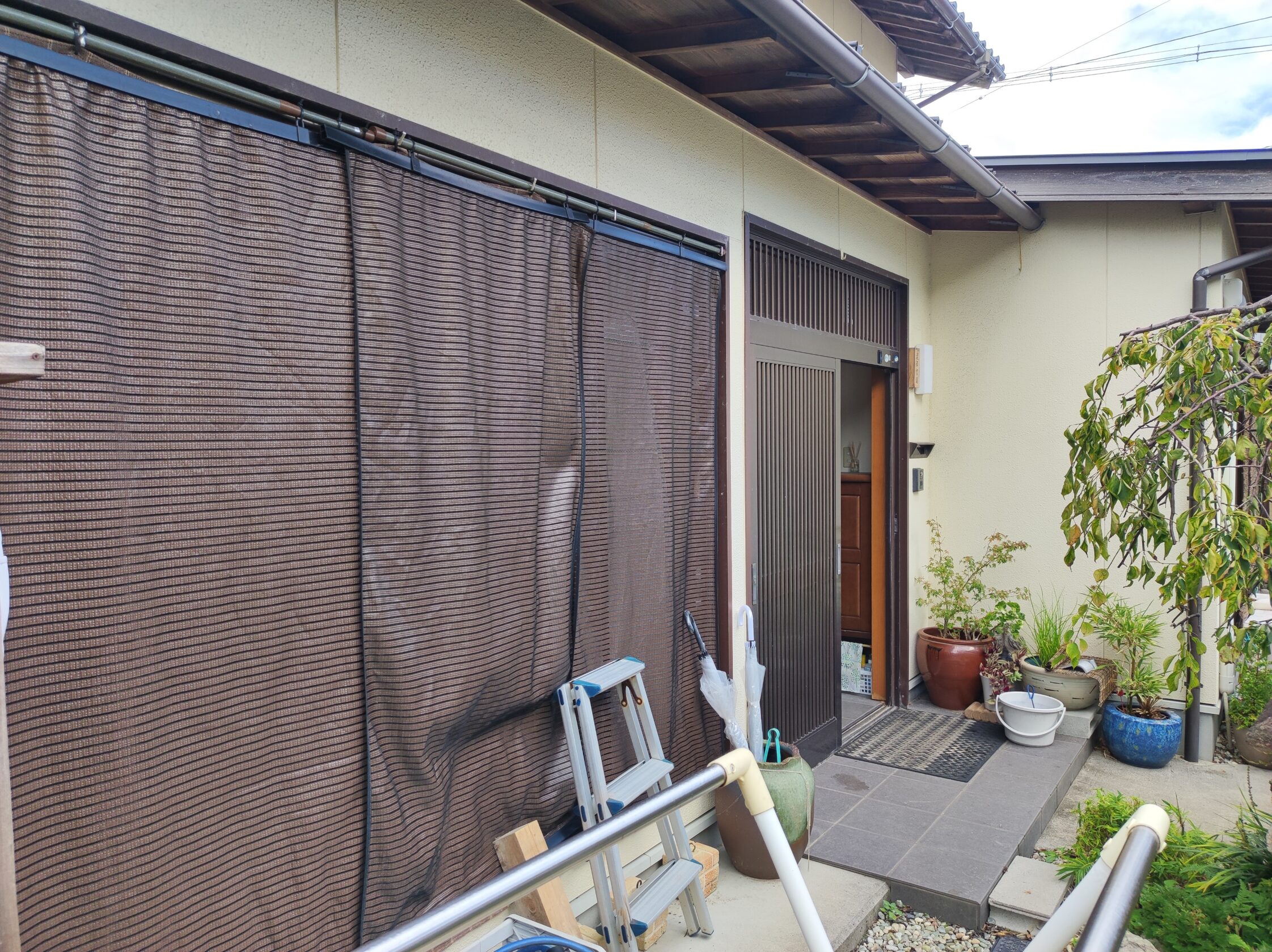 雲南市 外構リフォーム 雨の日に不便な工事前の屋外スペース