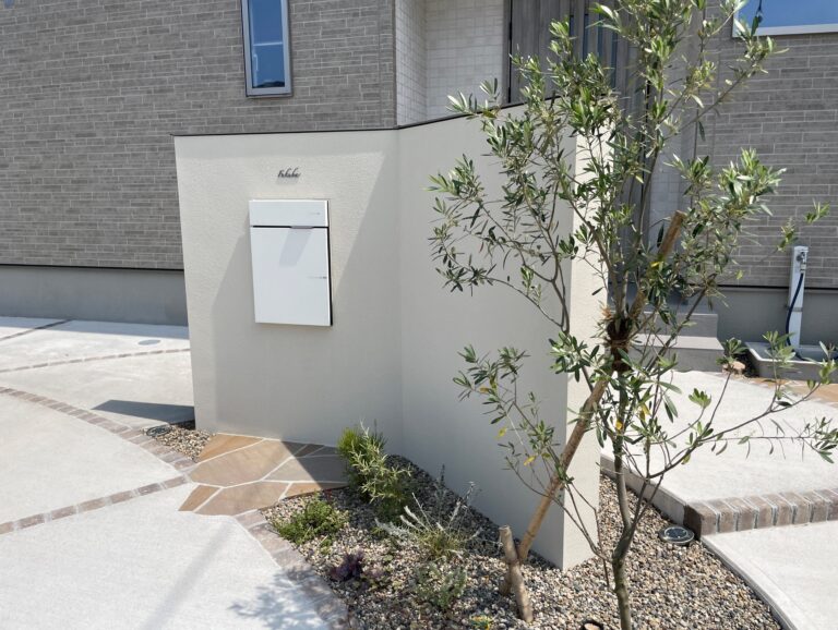 雲南市 外構工事 門壁と植栽を取り入れたエントランス