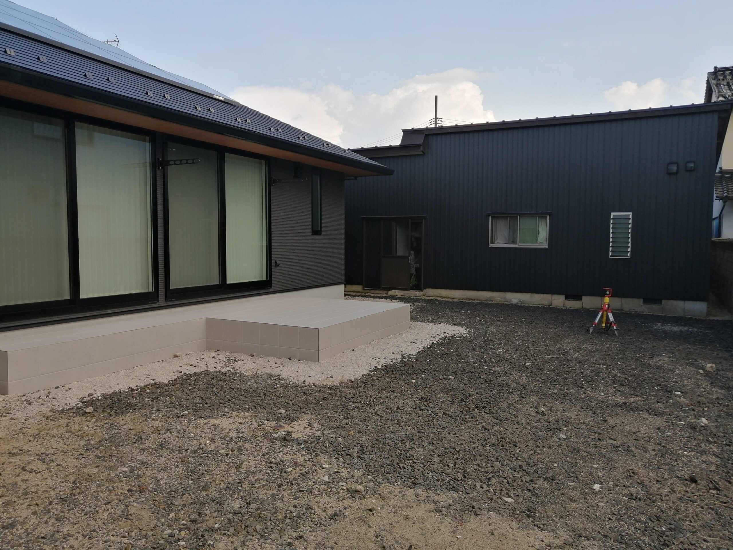 雲南市 外構リフォーム 施工前の庭と駐車場の様子