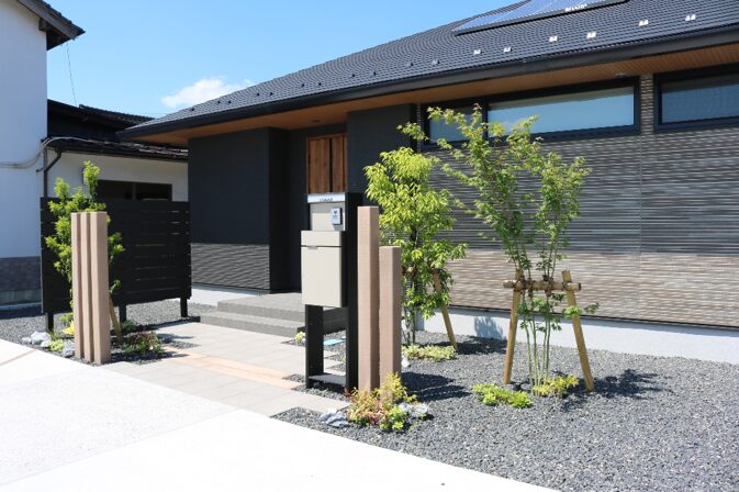 雲南市 外構施工 門まわりと玄関アプローチの外構事例