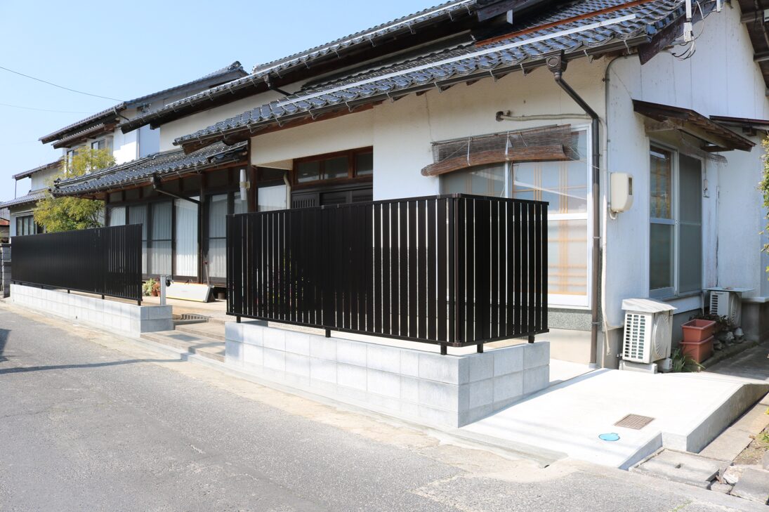 雲南市 外構工事 ブロック塀リフォーム後のフェンス付きデザイン