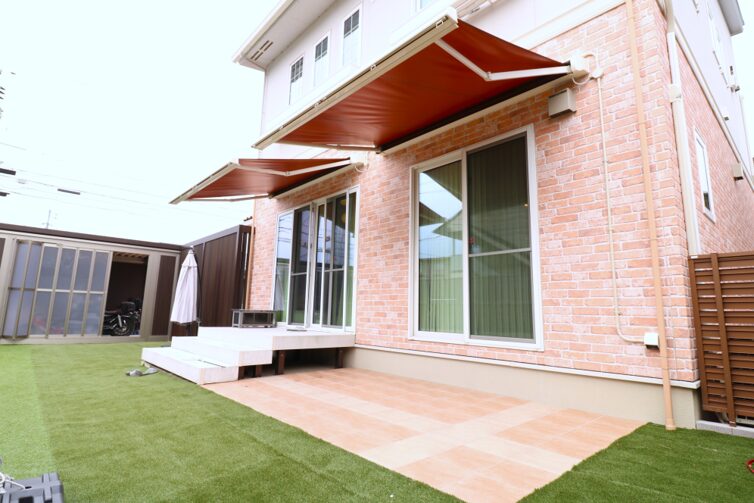 雲南市 外構リフォーム テラスと日除けを備えた施工事例